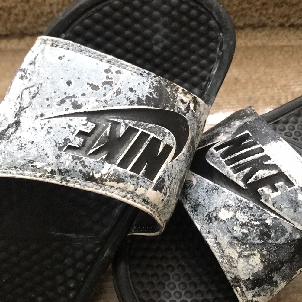 Custom Nike slides - Picture 3 of 3